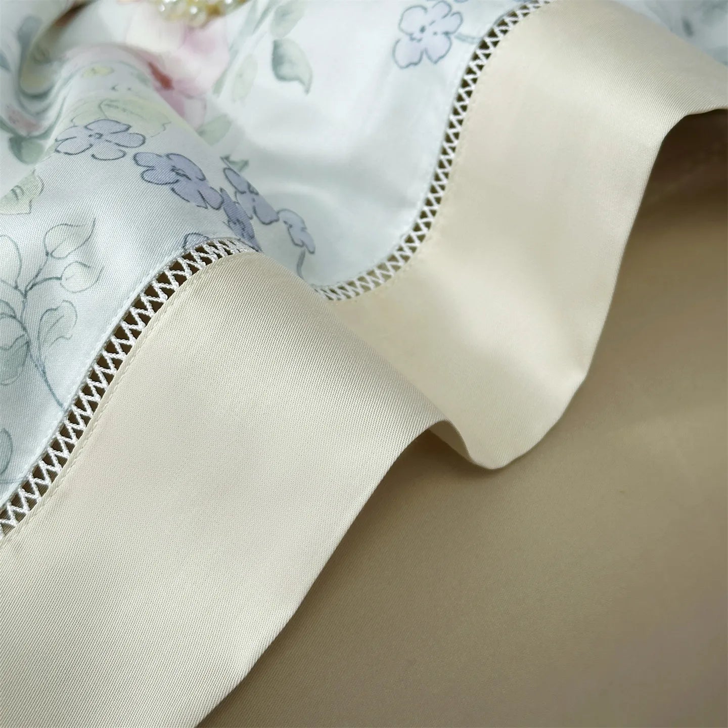 4-Piece Floral Plant Print 500TC Lyocell Summer Comforter Set | Soft Silky Cooling Bedding |
